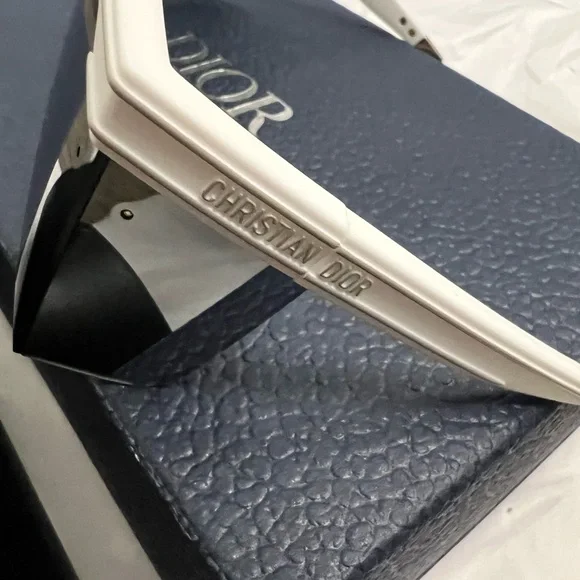 Dior Club M1U Sunglasses - White and Gray - Picture 4 of 5